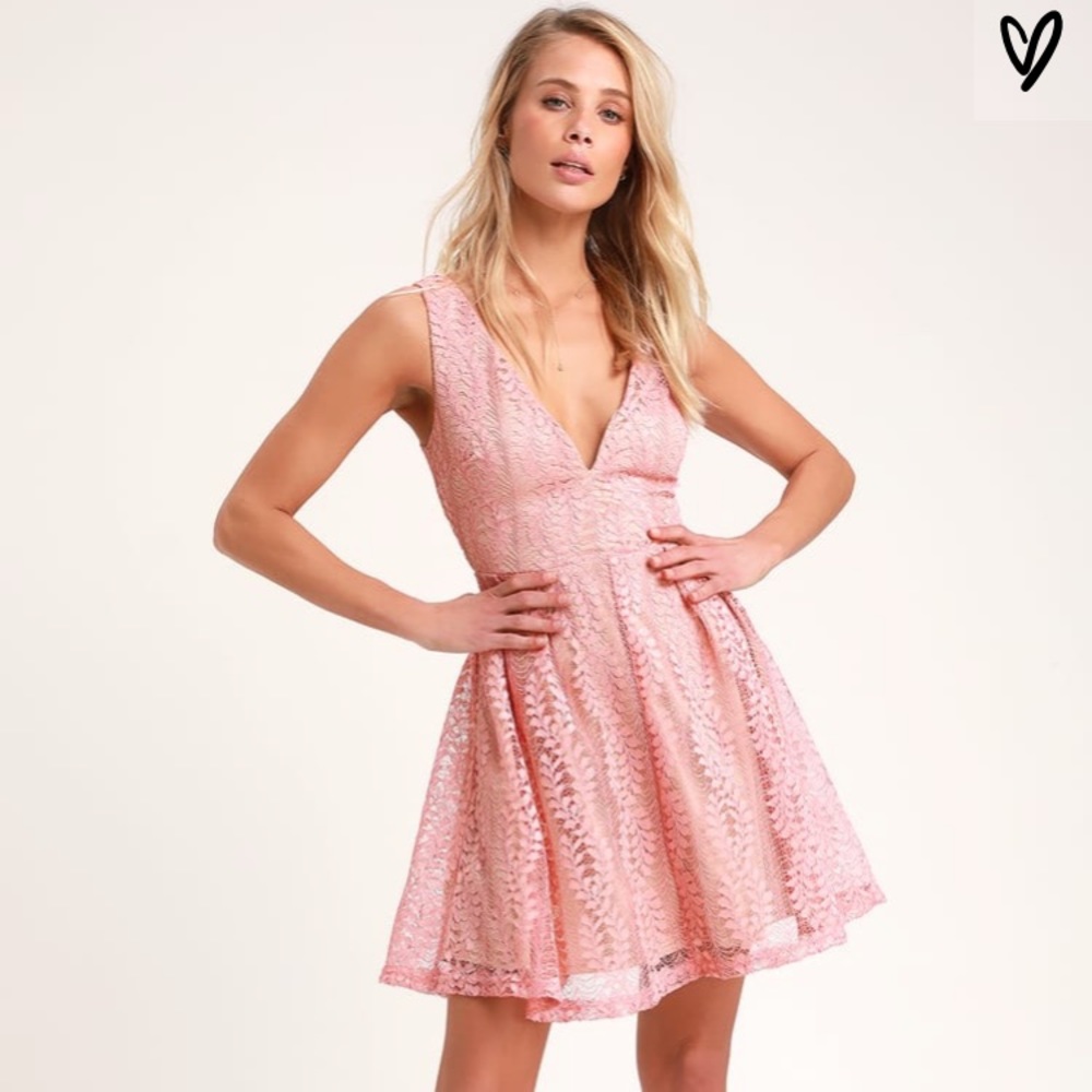 ☀️July sale☀️LULU’S**Blush Pink Skater Dress